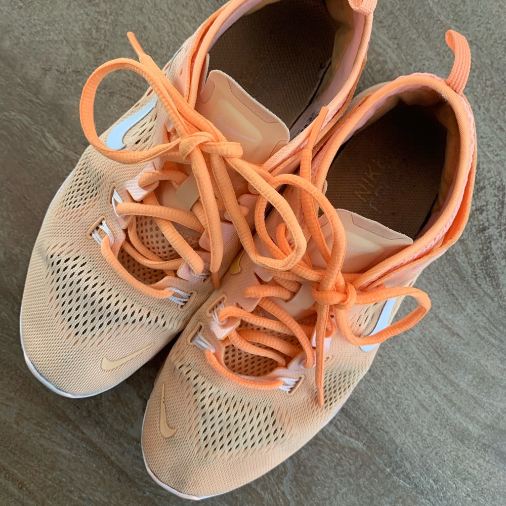 Women’s Nike Free Run - Picture 8 of 12